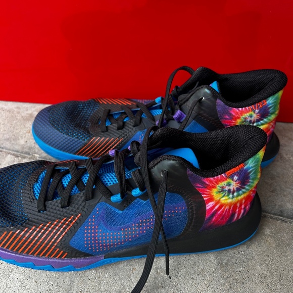 🏀 Kyrie Irving Basketball Shoes – Youth Size 7Y